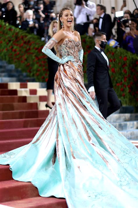 blake lively versace abito met gala|versace at the gala.